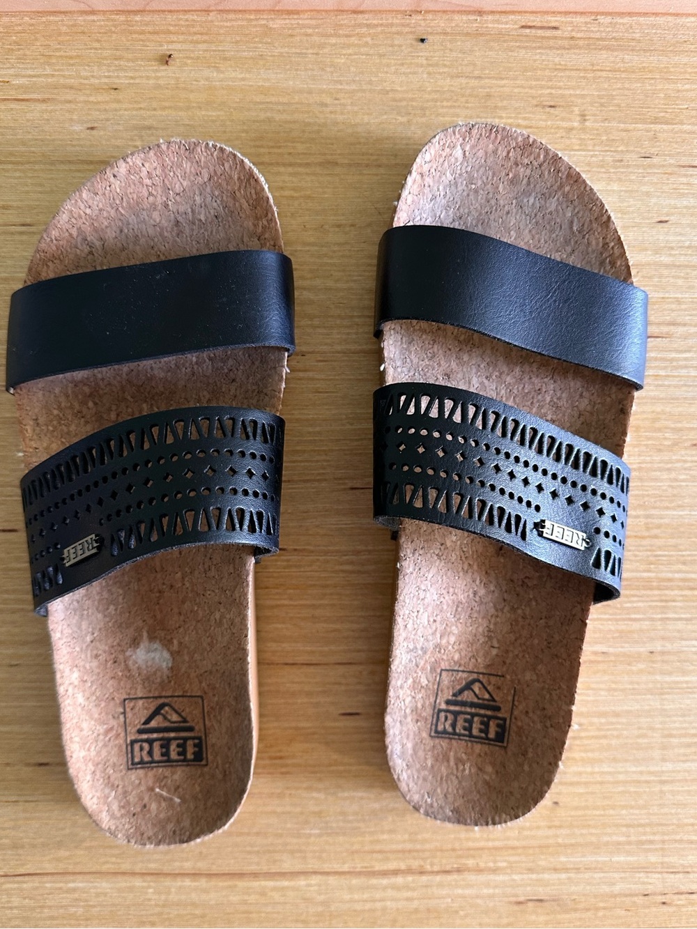 Women’s Reef cushion Vista Perf slide sandals size 6